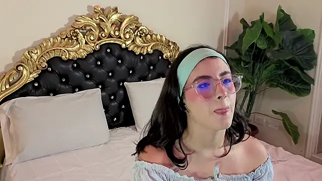 LiLLiAnderson online show from April 8, 2026, 11:43 am