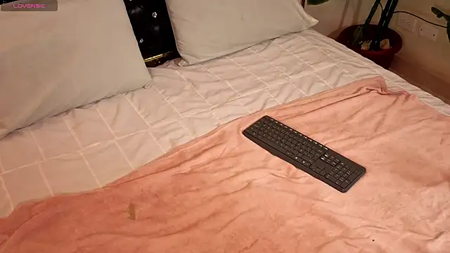 LiLLiAnderson online show from April 11, 2026, 12:20 pm