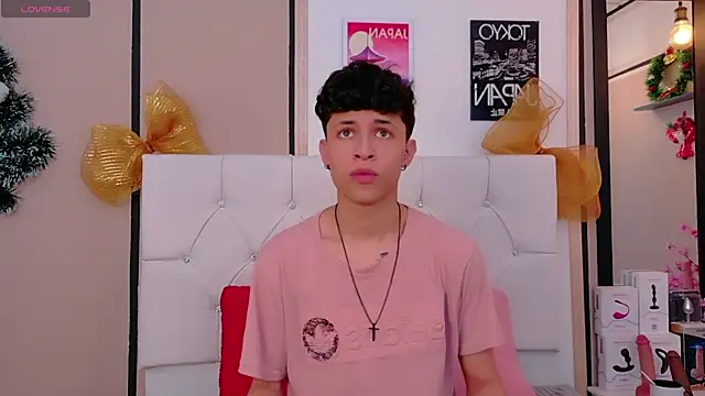 Snapshot of Axel__Evans chatting on December 19, 2025, 1:40 pm Axel Evans online show from December 19, 2025, 1:40 pm