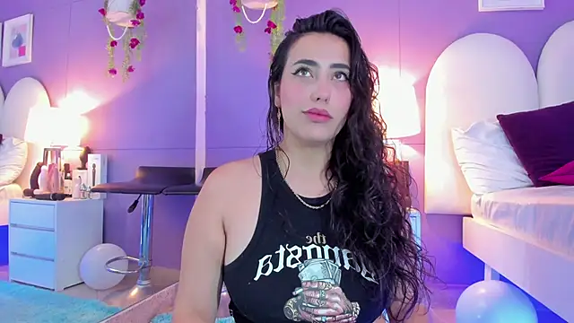 my aleja  online show from October 4, 2025, 1:09 pm