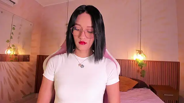 daphne courtis online show from June 9, 2026, 3:07 am