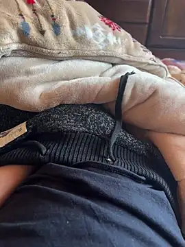 Snapshot of rrrrrriyyffhyeeee chatting on April 12, 2026, 3:11 am rrrrrriyyffhyeeee online show from April 12, 2026, 3:11 am