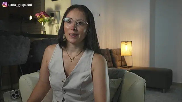 alana gasparini online show from November 14, 2025, 2:43 am