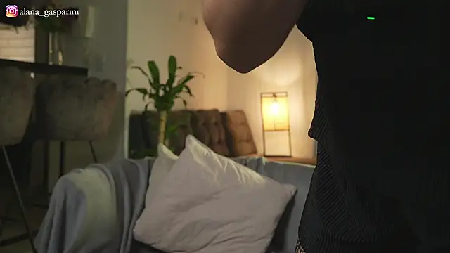 Snapshot of alana_gasparini chatting on January 18, 2026, 2:04 am alana gasparini online show from January 18, 2026, 2:04 am