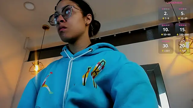 Hanna Cornee  online show from September 23, 2025, 1:36 pm