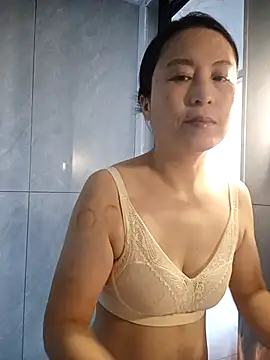 chengcheng12 online show from October 17, 2025, 1:09 am