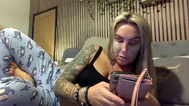 Snapshot of poppyinga1 chatting on February 21, 2026, 10:00 pm poppyinga1 online show from February 21, 2026, 10:00 pm