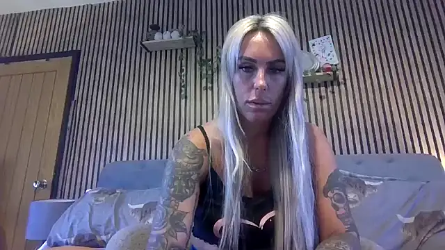 poppyinga1 online show from March 27, 2026, 8:20 am