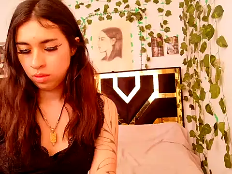 Snapshot of lucywhite13 chatting on October 21, 2025, 10:10 pm lucywhite13 online show from October 21, 2025, 10:10 pm