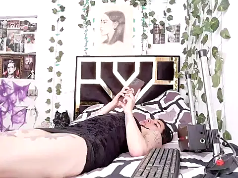 Snapshot of lucywhite13 chatting on November 14, 2025, 3:44 pm lucywhite13 online show from November 14, 2025, 3:44 pm