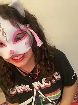 Snapshot of Lucy_YupiSweet chatting on February 4, 2026, 10:47 pm Lucy YupiSweet online show from February 4, 2026, 10:47 pm