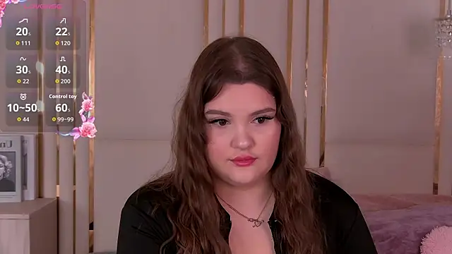 Snapshot of EmilyHyde chatting on May 28, 2026, 8:39 pm EmilyHyde online show from May 28, 2026, 8:39 pm