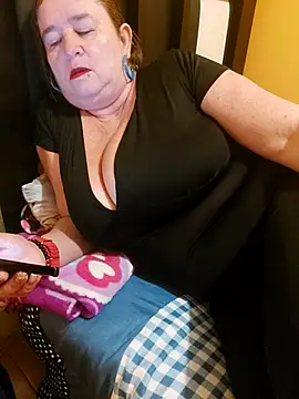 Miss-tetas online show from February 19, 2026, 8:38 pm