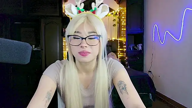 Shisuku Sophi online show from November 29, 2025, 1:52 am