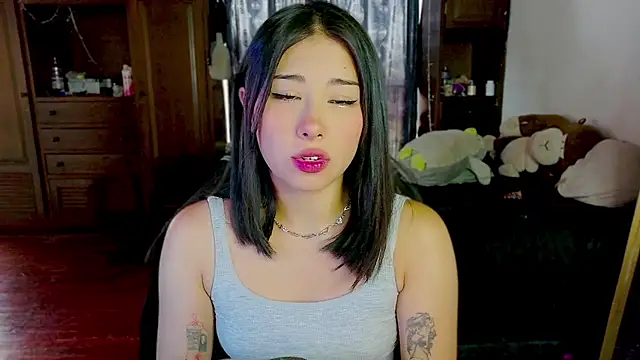 Snapshot of Shisuku_Sophi chatting on July 9, 2026, 1:59 pm Shisuku Sophi online show from July 9, 2026, 1:59 pm