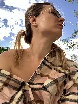 Snapshot of Jugira chatting on September 18, 2025, 1:24 pm Jugira online show from September 18, 2025, 1:24 pm