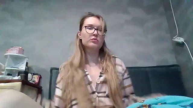 Snapshot of Jugira chatting on October 15, 2025, 9:37 pm Jugira online show from October 15, 2025, 9:37 pm