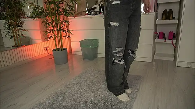 EmmaBlanco online show from April 4, 2026, 4:22 am