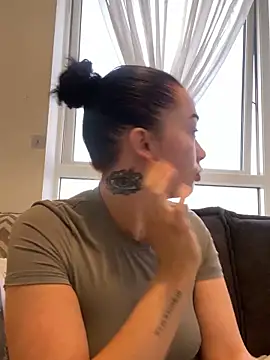 Snapshot of ItsCOCOx chatting on October 1, 2025, 5:57 am ItsCOCOx online show from October 1, 2025, 5:57 am