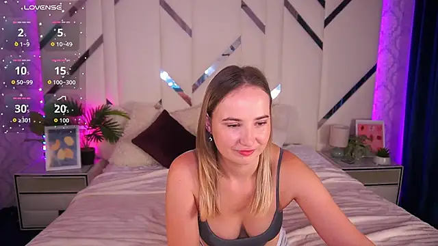 SofieBloom online show from September 21, 2025, 3:13 pm