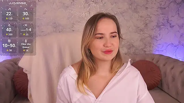 SofieBloom online show from October 7, 2025, 10:51 pm