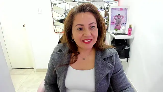 Snapshot of camixxx_m chatting on May 6, 2026, 11:59 am camixxx m online show from May 6, 2026, 11:59 am