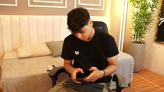 Ethan occonor online show from December 17, 2025, 12:22 pm