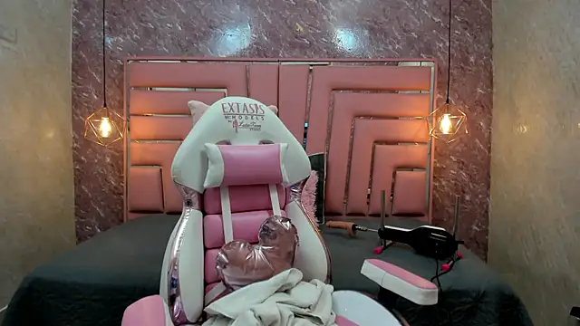 MELODY FIRE  online show from October 18, 2025, 3:13 pm