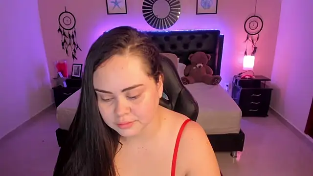 LolaVillalobos online show from April 9, 2026, 12:32 pm