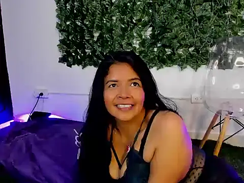 Snapshot of DianaOchoa_ chatting on April 12, 2026, 5:29 pm DianaOchoa online show from April 12, 2026, 5:29 pm