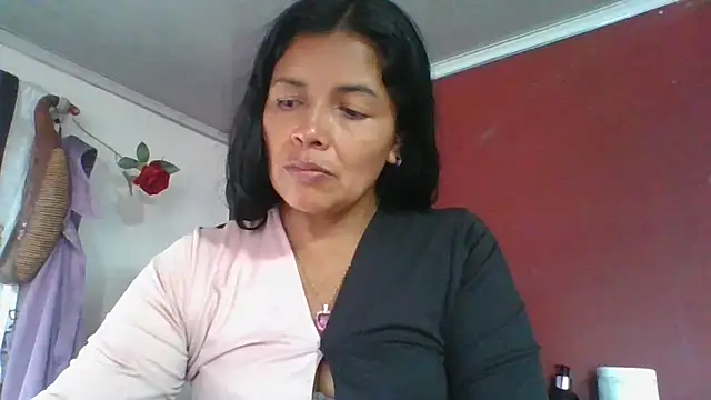 Snapshot of DianaOchoa_ chatting on April 27, 2026, 8:40 pm DianaOchoa online show from April 27, 2026, 8:40 pm