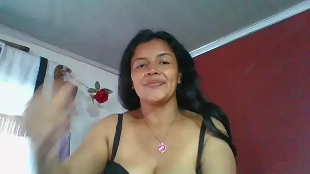 Snapshot of DianaOchoa_ chatting on April 28, 2026, 8:25 pm DianaOchoa online show from April 28, 2026, 8:25 pm