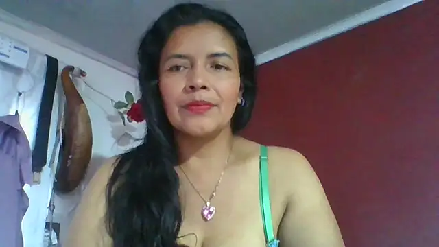 Snapshot of DianaOchoa_ chatting on May 3, 2026, 9:21 pm DianaOchoa online show from May 3, 2026, 9:21 pm