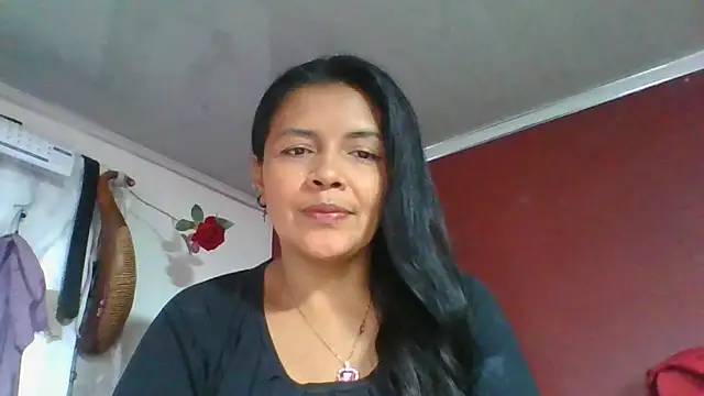 Snapshot of DianaOchoa_ chatting on May 5, 2026, 8:28 pm DianaOchoa online show from May 5, 2026, 8:28 pm