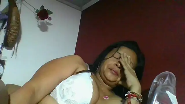 Snapshot of DianaOchoa_ chatting on May 15, 2026, 10:44 am DianaOchoa online show from May 15, 2026, 10:44 am