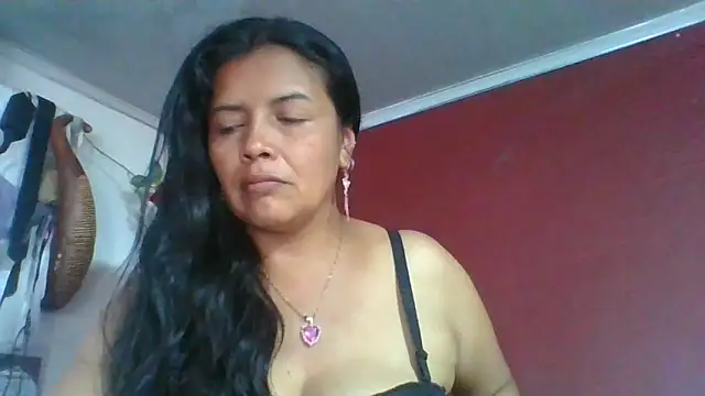 Snapshot of DianaOchoa_ chatting on May 24, 2026, 10:48 pm DianaOchoa online show from May 24, 2026, 10:48 pm