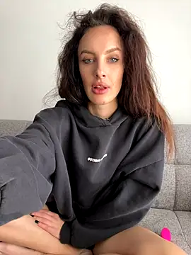 goodgirldevil online show from October 28, 2025, 11:14 am