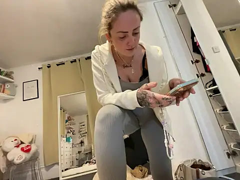 SofiaaBlackk online show from November 10, 2025, 5:34 pm