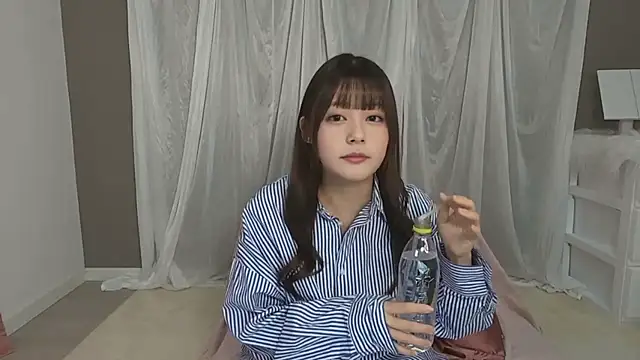 HOSHIYUNA online show from November 20, 2025, 5:29 am