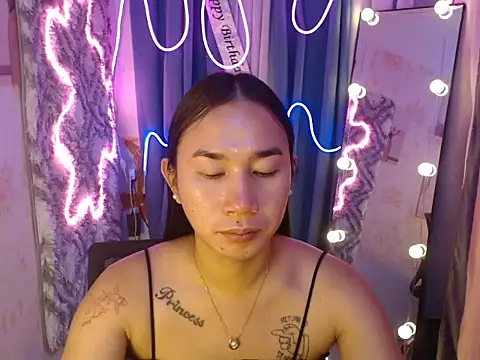 in yourdreamstarxx online show from December 3, 2025, 8:18 pm