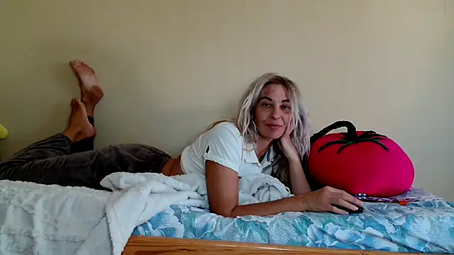 Snapshot of AsyaLulu chatting on September 19, 2025, 8:49 am AsyaLulu online show from September 19, 2025, 8:49 am