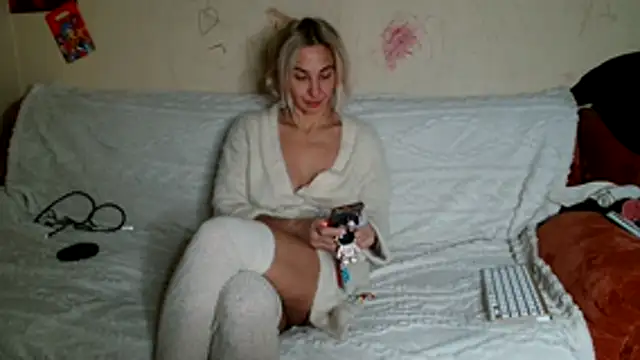 Snapshot of AsyaLulu chatting on October 28, 2025, 9:39 pm AsyaLulu online show from October 28, 2025, 9:39 pm