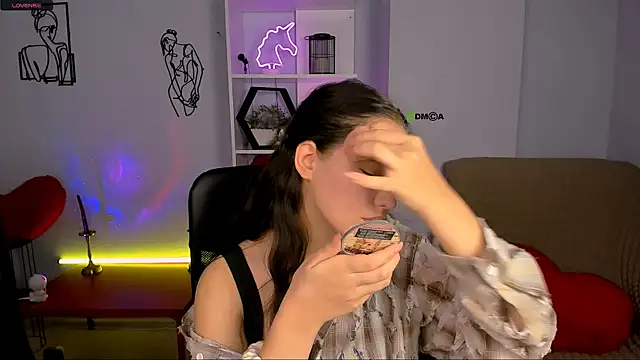 miki-niki online show from November 11, 2025, 6:46 am