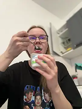  CherryBloom  online show from April 13, 2026, 5:46 am