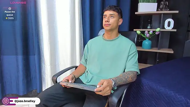 jaze bradley online show from October 30, 2025, 11:33 am