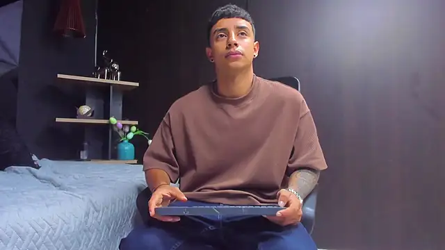 jaze bradley online show from December 15, 2025, 11:25 am