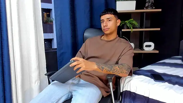 jaze bradley online show from January 12, 2026, 11:26 am