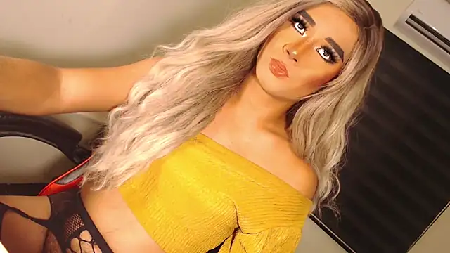 Snapshot of SissifyMeNow chatting on October 9, 2025, 5:11 pm SissifyMeNow online show from October 9, 2025, 5:11 pm