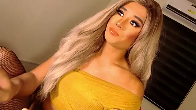 Snapshot of SissifyMeNow chatting on October 27, 2025, 1:31 am SissifyMeNow online show from October 27, 2025, 1:31 am