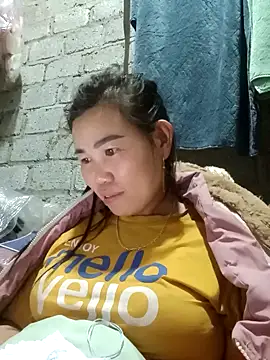 jienrrr online show from November 4, 2025, 1:43 pm